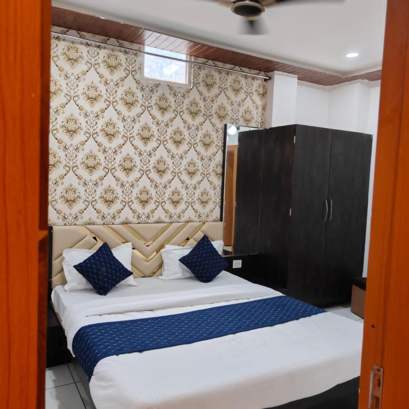 Rk Hotel & Restaurant Dewas Exterior foto